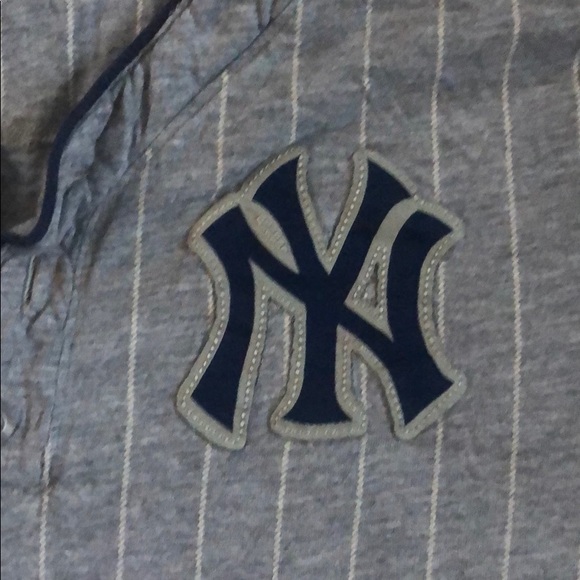Yankees button up v neck - Picture 2 of 6